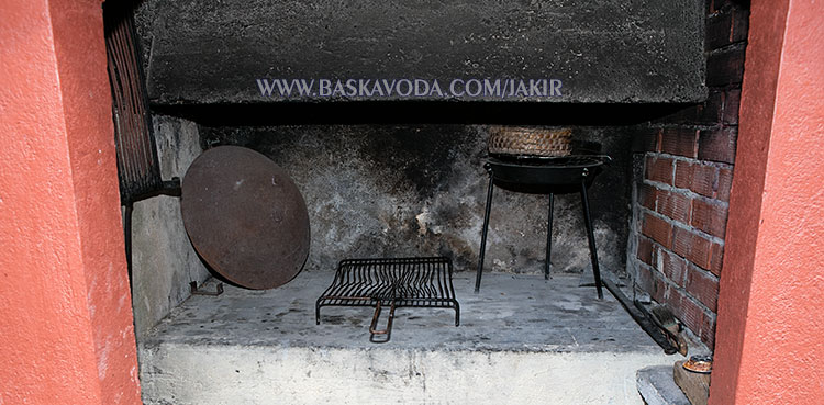 Apartments Mate & Ančica Jakir, Baška Voda - barbecue