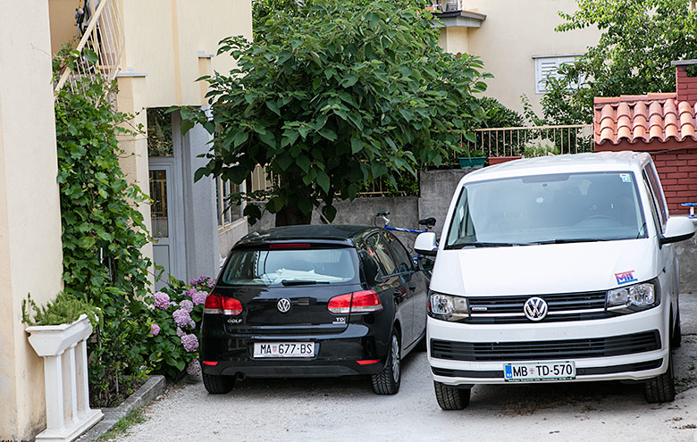 Apartments Mate & Ančica Jakir, Baška Voda - parking