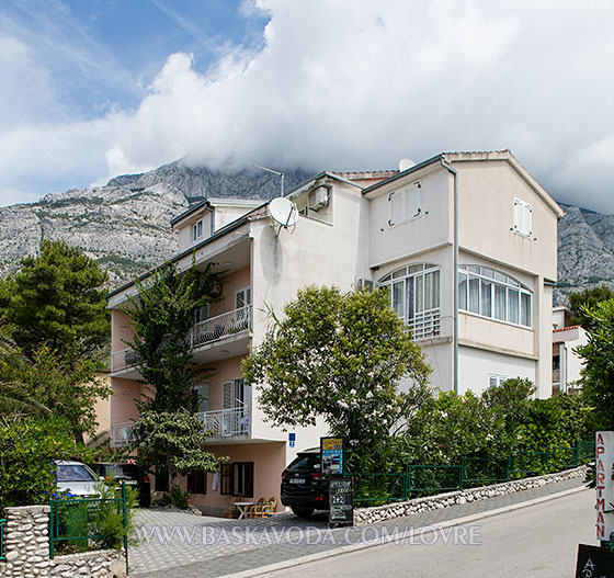 Apartments Lovre, Baška Voda - house
