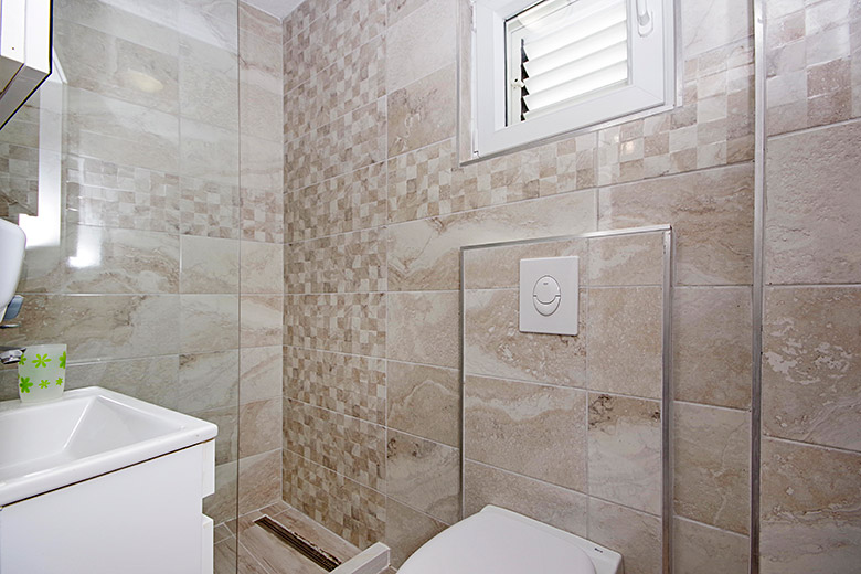 Apartments Roma, Baška Voda - bathroom