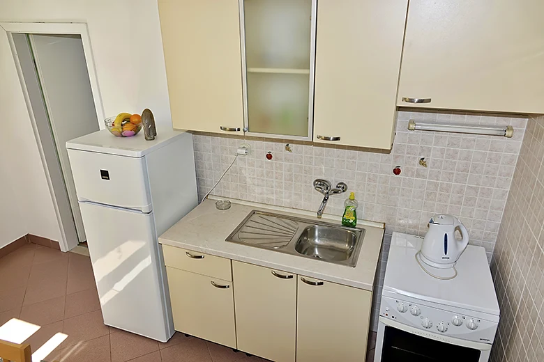 Apartments Roza, Baška Voda - kitchen