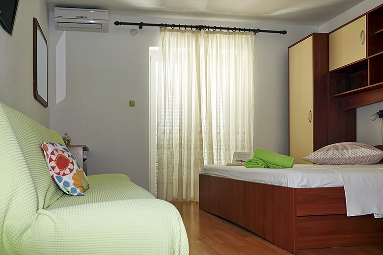 Apartments Roza, Baška Voda - bedroom