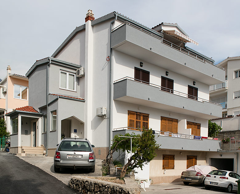 apartments Birčić, Baška Voda - house, parking
