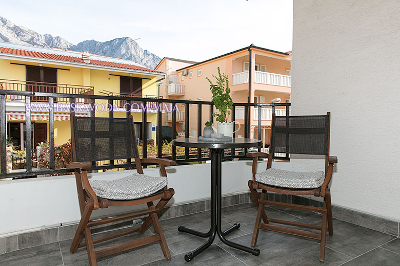 Apartments Maja, Baška Voda - balcony with Biokovo view