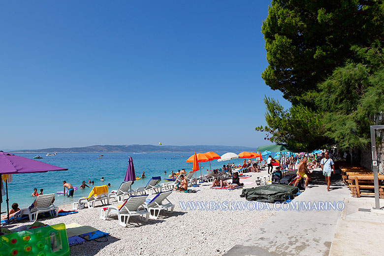 Baška Voda beach - pine tree shadow