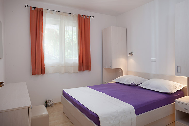 apartments Montana, Krvavica - bedroom