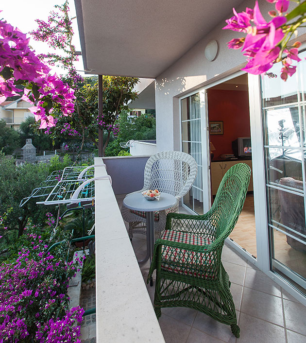 balcony in apartments Montana, Krvavica