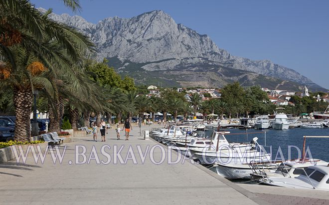 promenade in the center of Baška Voda