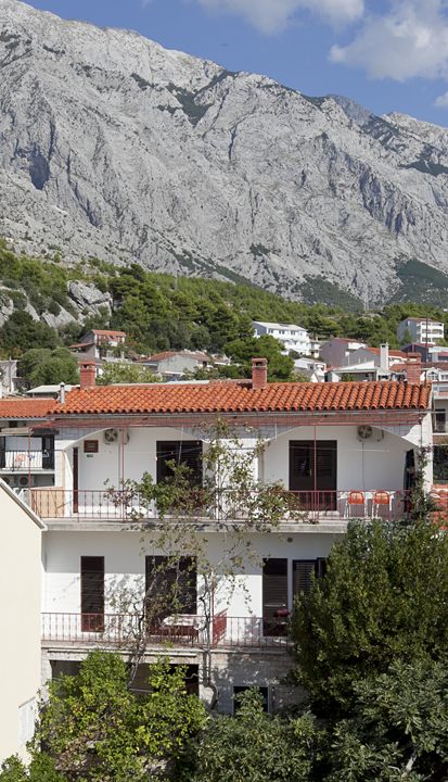 house Nada Juriši under slopes of mountain Biokovo